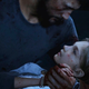 Joel holds a dead Sarah in The Last Of Us game.